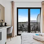 Comfort & Style In Vibrant Coliving Värdshus *