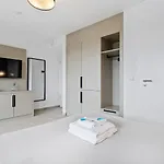 Comfort & Style In Vibrant Coliving Värdshus Luxemburg