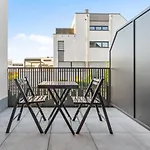 Comfort & Style In Vibrant Coliving Värdshus Luxemburg