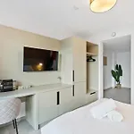 Comfort & Style In Vibrant Coliving Värdshus