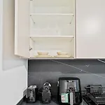 Comfort & Style In Vibrant Coliving Värdshus *