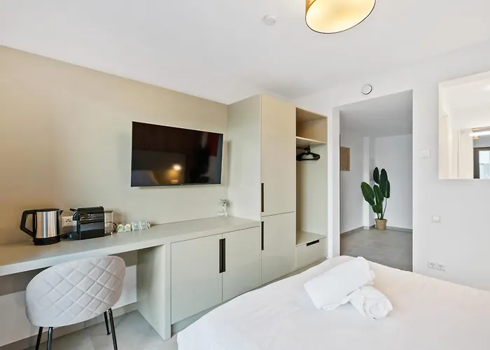 Comfort & Style In Vibrant Coliving Kro