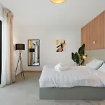 Comfort & Style In Vibrant Coliving Inn