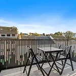 Inn Comfort & Style In Vibrant Coliving