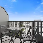 Comfort & Style In Vibrant Coliving Inn