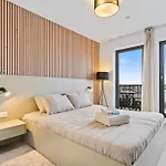 Comfort & Style In Vibrant Coliving Inn