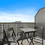 Inn Comfort & Style In Vibrant Coliving