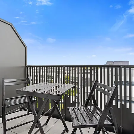 Comfort & Style In Vibrant Coliving Inn