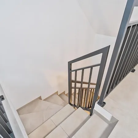 Comfort & Style In Vibrant Coliving *