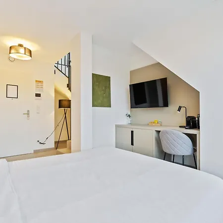 Comfort & Style In Vibrant Coliving Locanda