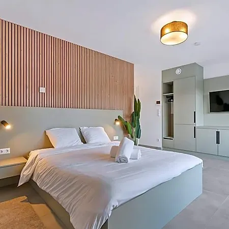 Comfort & Style In Vibrant Coliving Inn