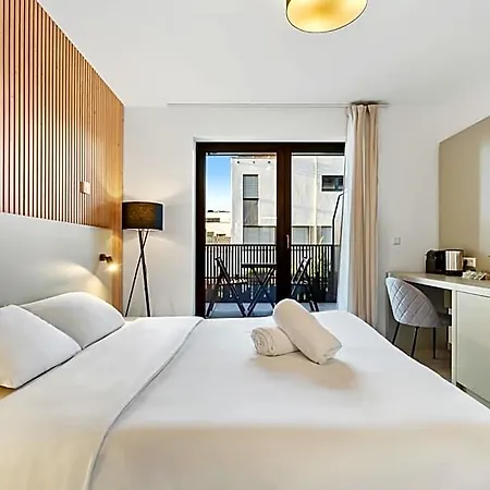Comfort & Style In Vibrant Coliving Inn