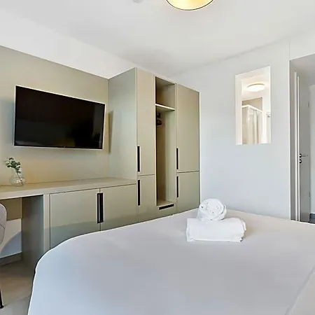 Comfort & Style In Vibrant Coliving Inn