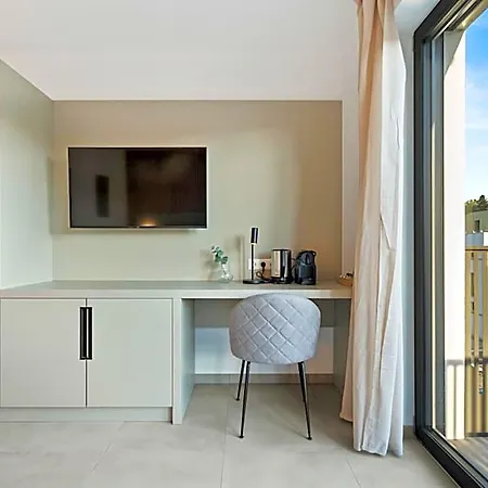 Comfort & Style In Vibrant Coliving Inn