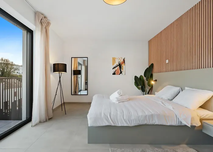 Comfort & Style In Vibrant Coliving Inn