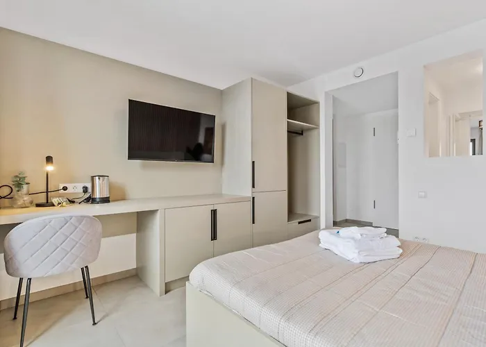 Inn Comfort & Style In Vibrant Coliving