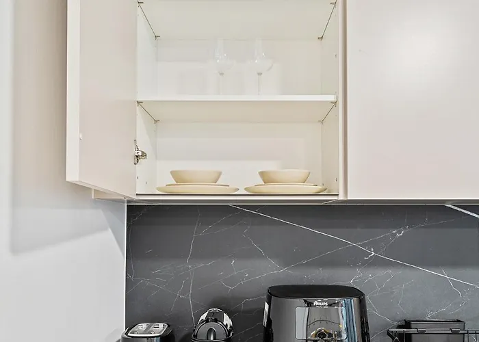 Comfort & Style In Vibrant Coliving Kro *