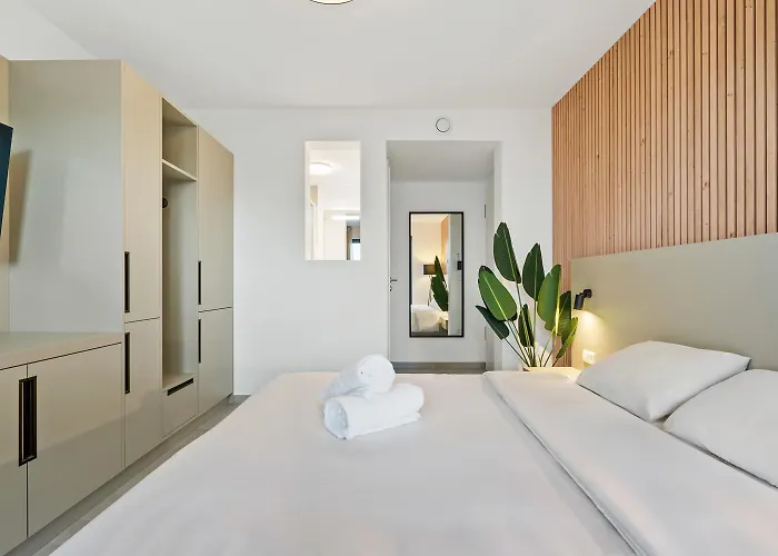 Comfort & Style In Vibrant Coliving Inn *