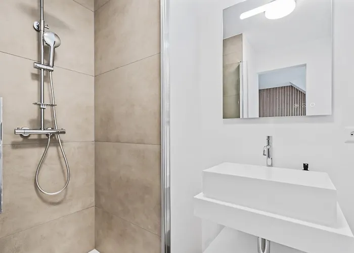 Kro Comfort & Style In Vibrant Coliving *