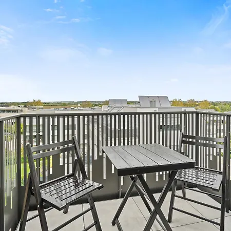 Comfort & Style In Vibrant Coliving אורחן