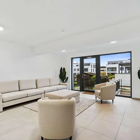 Comfort & Style In Vibrant Coliving אורחן *